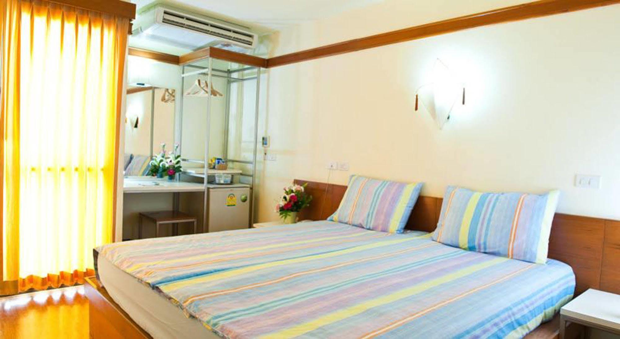 Mad Monkey Hostel 曼谷 外观 照片